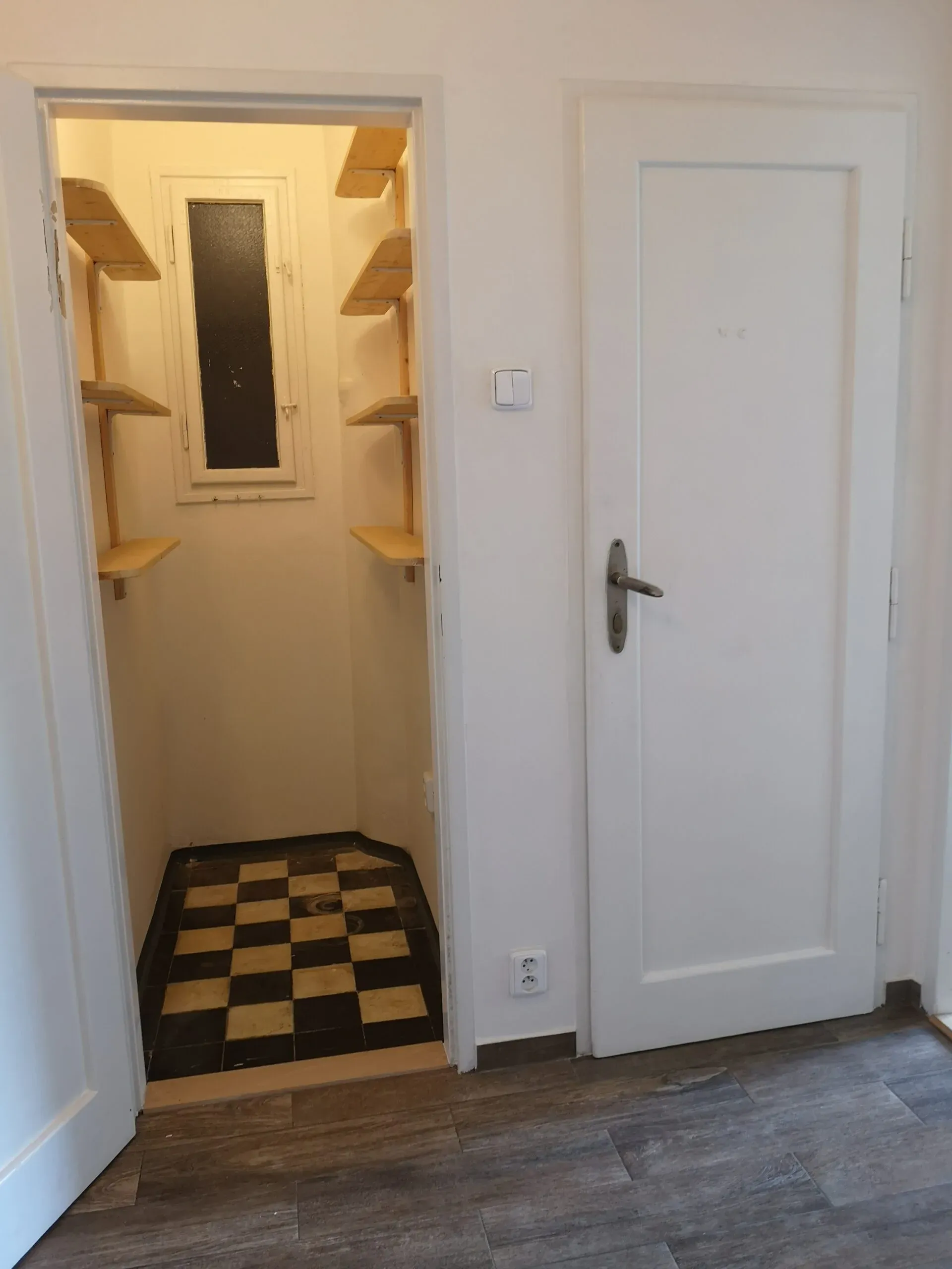 Byt po rekonstrukci 2kk do vnitrobloku se sklepem a balkonem